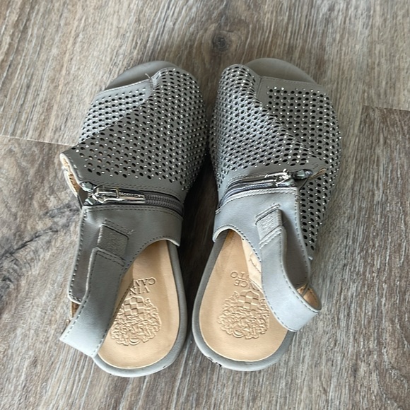 Vince Camuto Oriana Sparkly Perforated Wedge Sandals Size 5 Medium - Picture 7 of 11